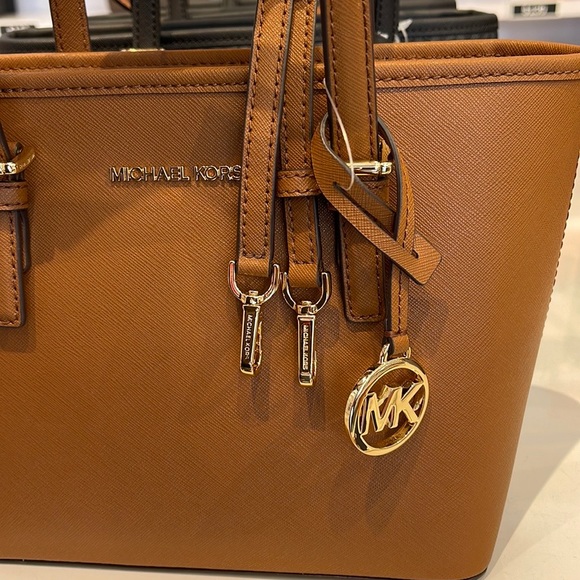 MICHAEL KORS
Jet Set Travel Extra-Small Saffiano Leather Top-Zip Tote 
Luggage - Picture 15 of 16